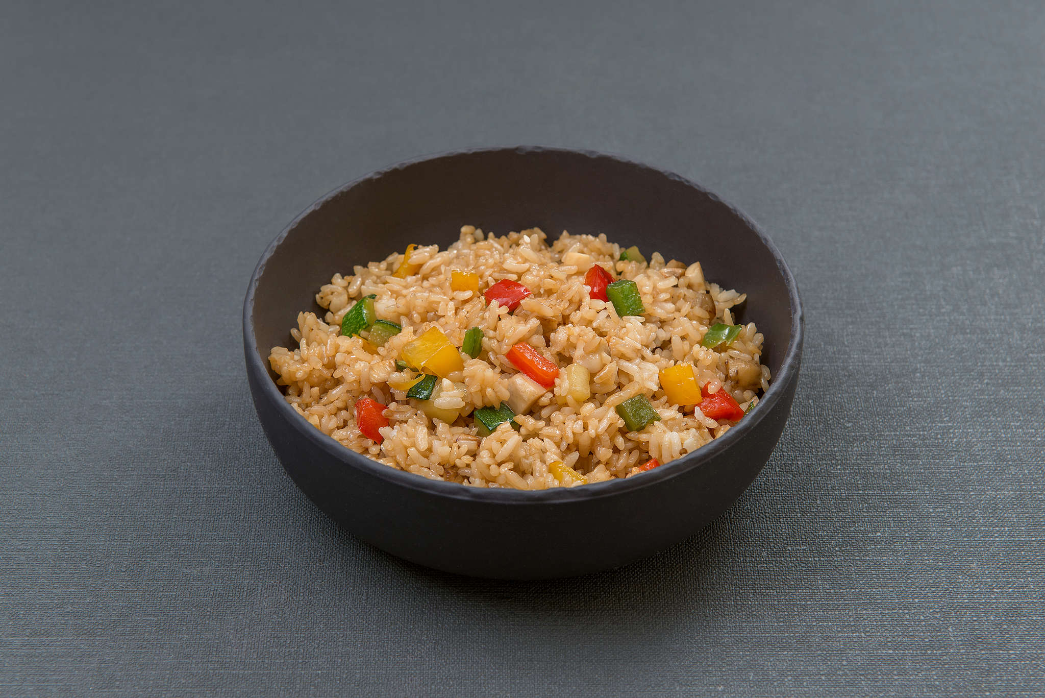 Запеченный рис с овощами. Жареный рис вок. Жареный рис с овощами. Рис с овощами вок. Вок с рисом.