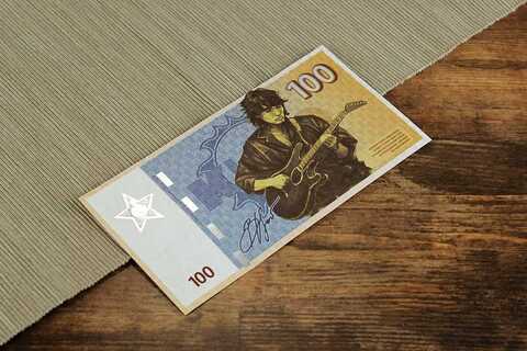 Сувенирная банкнота 100 рублей Виктор Цой