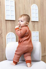 Вязаный комбинезон двухцветный (кирпич+экрю)