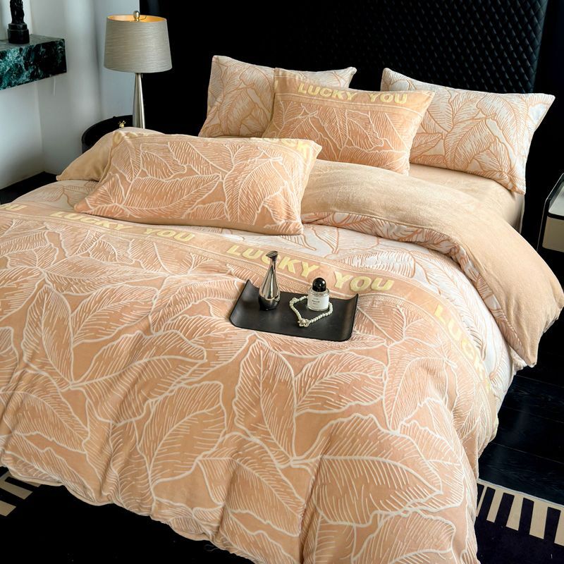 Постельное белье двуспалка Велюр Персиковый  Лепестки