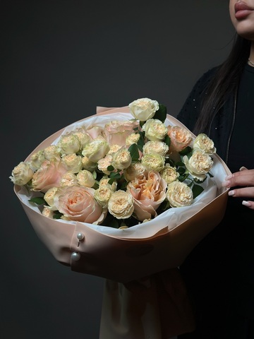 Сборный букет «Персиковое облако»