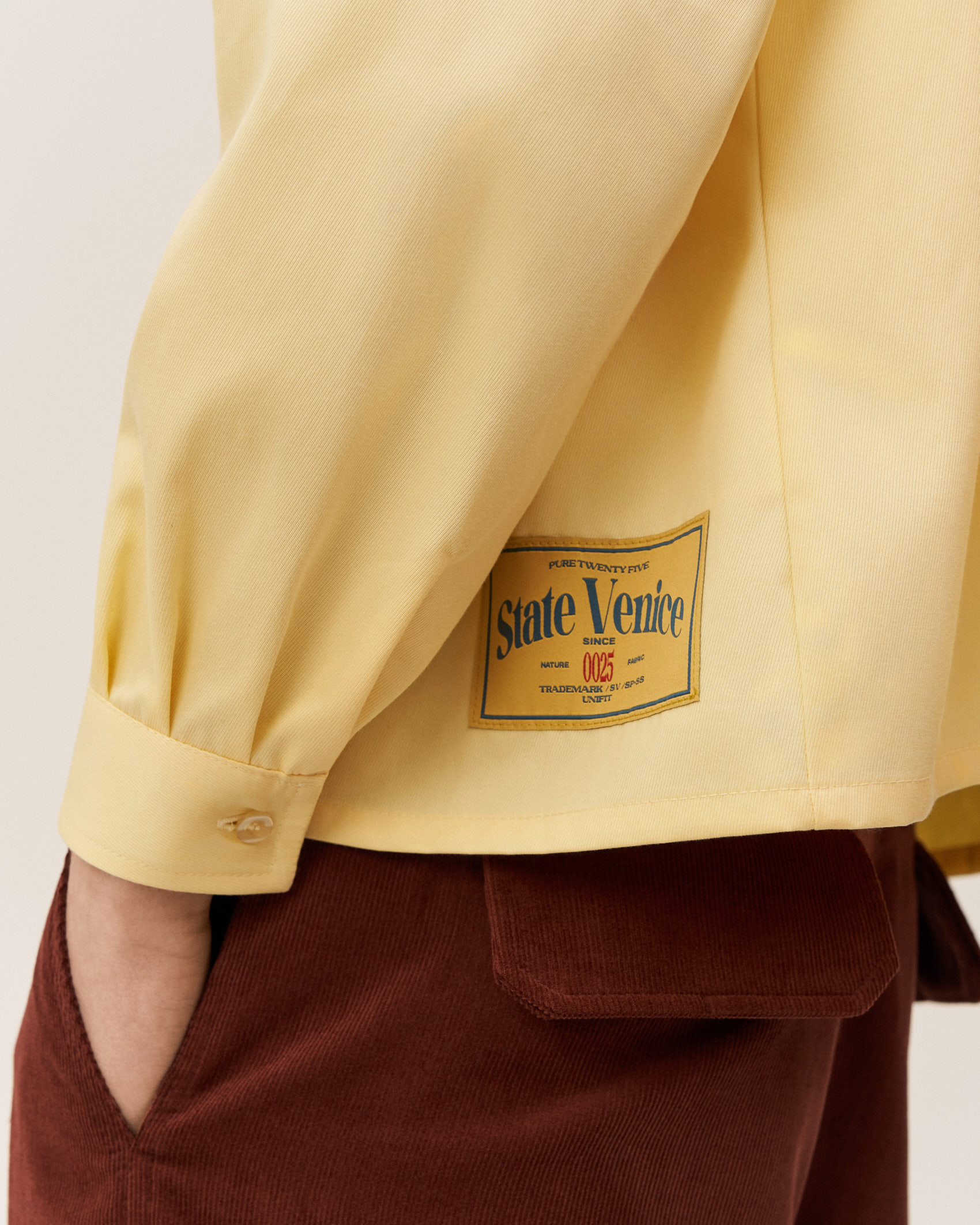 Приталенная рубашка из вискозы