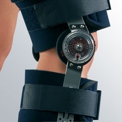 Реабилитационный коленный ортез (брейс) с регулятором - medi rom II