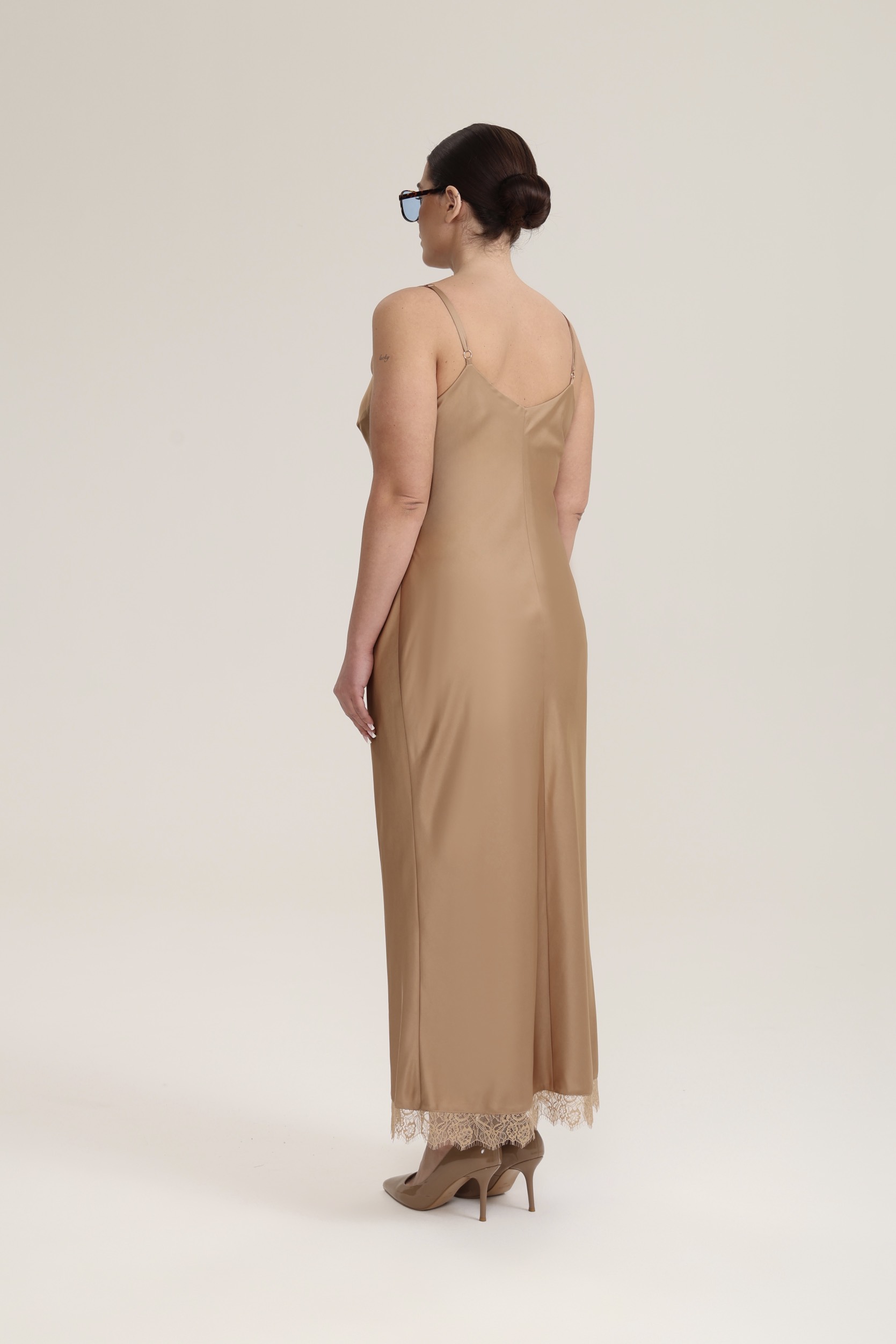 Платье-комбинация с кружевом, капучино