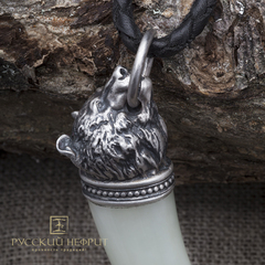 Подвес амулет "Медвежий клык". Белый нефрит. Бриле