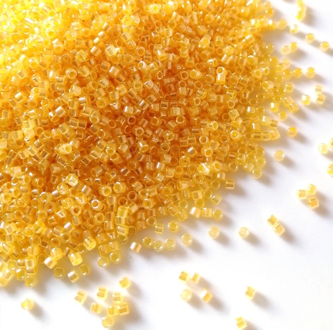DB-0233 Бисер цилиндрический Миюки делика 11/0 /Miyuki delica 11/0 Ceylon Light Daffodil