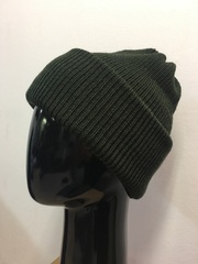Зимняя однотонная объемная двухслойная шапочка бини, можно носить с отворотом и без, длина изделия ок. 30 см. Цвет - темно-зеленый.