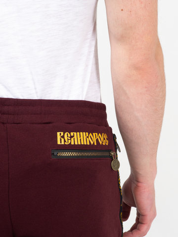 Спортивные штаны цвета красного вина без манжета, с лампасами. Плотный футер