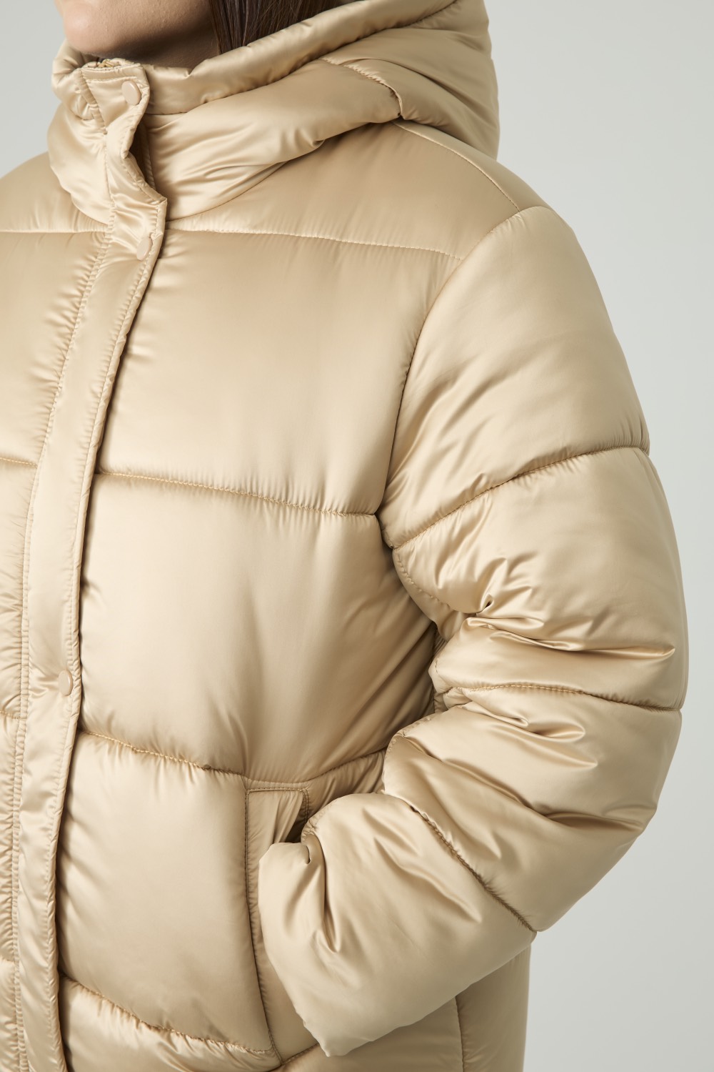 Пуховик длинный стеганый, золотой