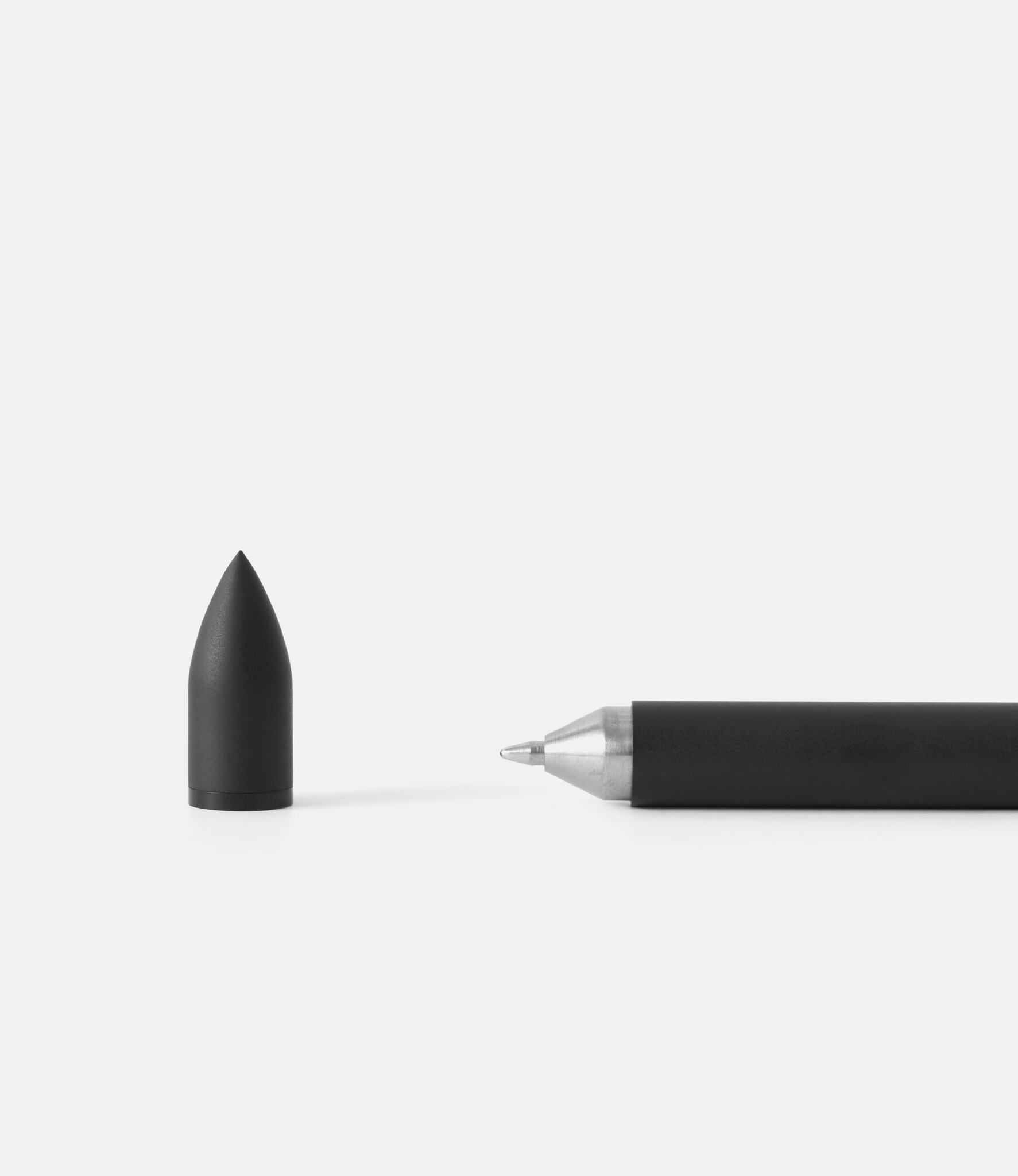 Novium Hoverpen 1.0 Titanium Pitch Black — левитирующая ручка
