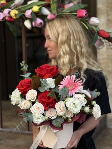 Цветы в корзине «Эллея»