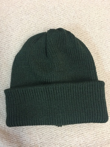 Зимняя однотонная объемная двухслойная шапочка бини, можно носить с отворотом и без, длина изделия ок. 30 см. Цвет - темно-зеленый.