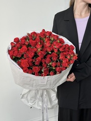 Букет моно из кустовых роз 25 шт в красном оттенке