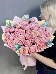 Букет из 13 кустовых пионовидных роз "Джульетта"