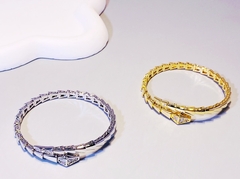 75218-braslet-zmeya-s-fianitami-na-golove-v-stilistike-bvlgary