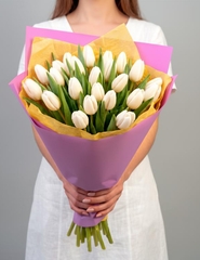 Букет из 17 белых тюльпанов