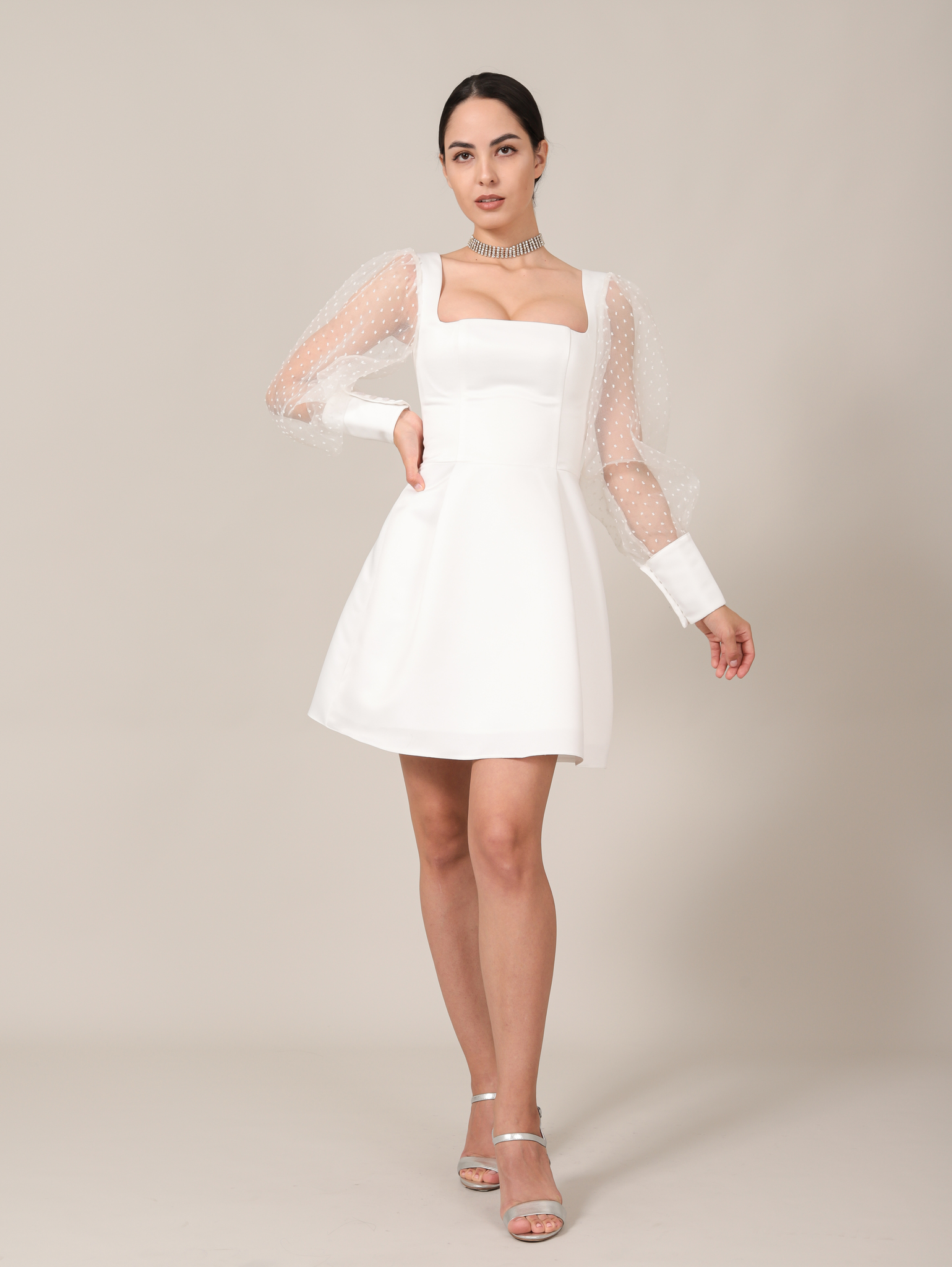 Свадебное платье/ Нарядное платье с квадратным вырезом и длинными рукавами из органзы мини (молочный)