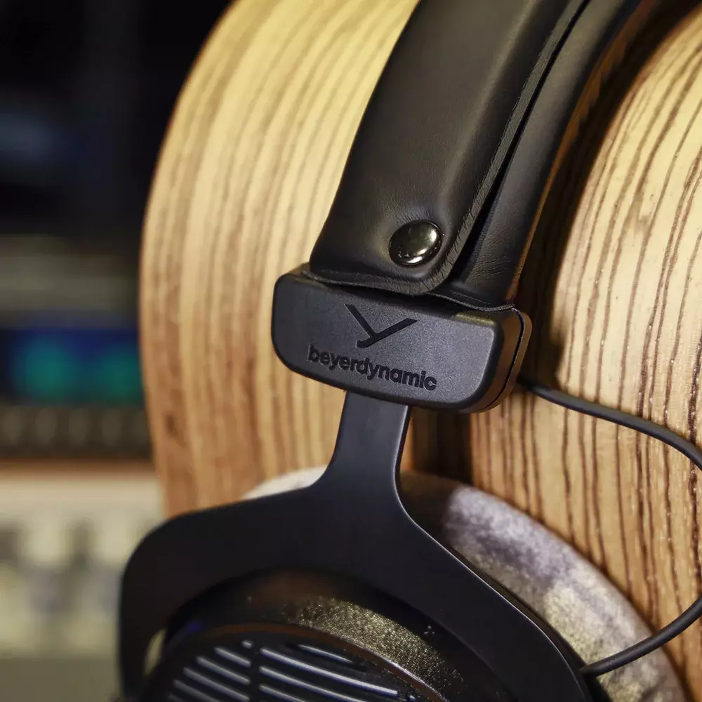 Beyerdynamic d990 pro 250 ohm sale