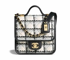 Небольшая сумка Chanel с клапаном и ручкой