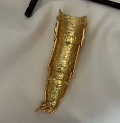 84570 - Кольцо на весь ПАЛЕЦ с красным/белым ногтем в стилистике SCHIAPARELLI