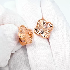 sergi-trendy-gold-klever-s-almaznymi-granyami-giloshe-iz-zolota-585-proby