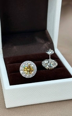 Серьги- пусеты из серебра 925 пробы с желтыми муассанитами