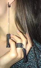 sergi-s-kistochkami-dlinnye-iz-serebra-v-stile-ko-jewerly