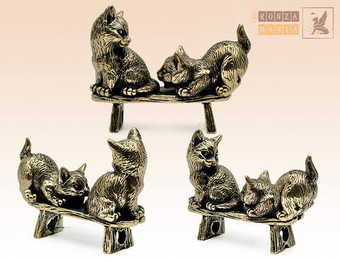 фигурка Котята Бантик и Ромео на скамейке