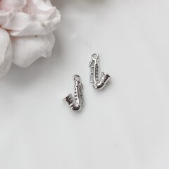 Подвеска Саксофон с фианитами 15*9 мм, родий, П016