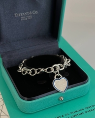 braslet-cep-iz-nerodirovannogo-serebra-925-proby-return-to-s-podveskoj-serdce-s-okantovkoj