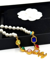 kole-choker-iz-zhemchuga-s-cvetnymi-kamnyami-chanel