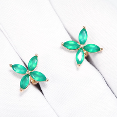 728901 - Серьги-пусеты КЛЕВЕР из золота 585 пробы с зелёными агатами в огранке маркиз