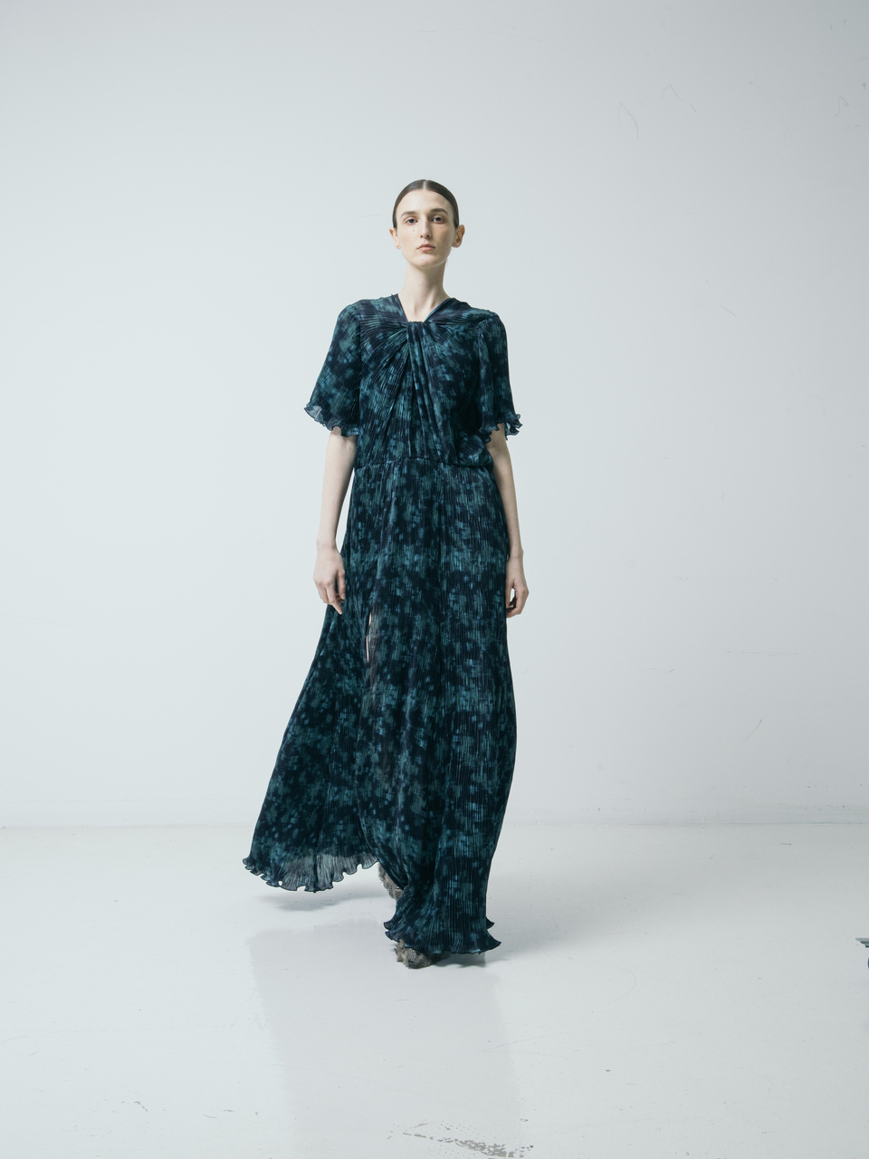 Платье из плиссированного шифона