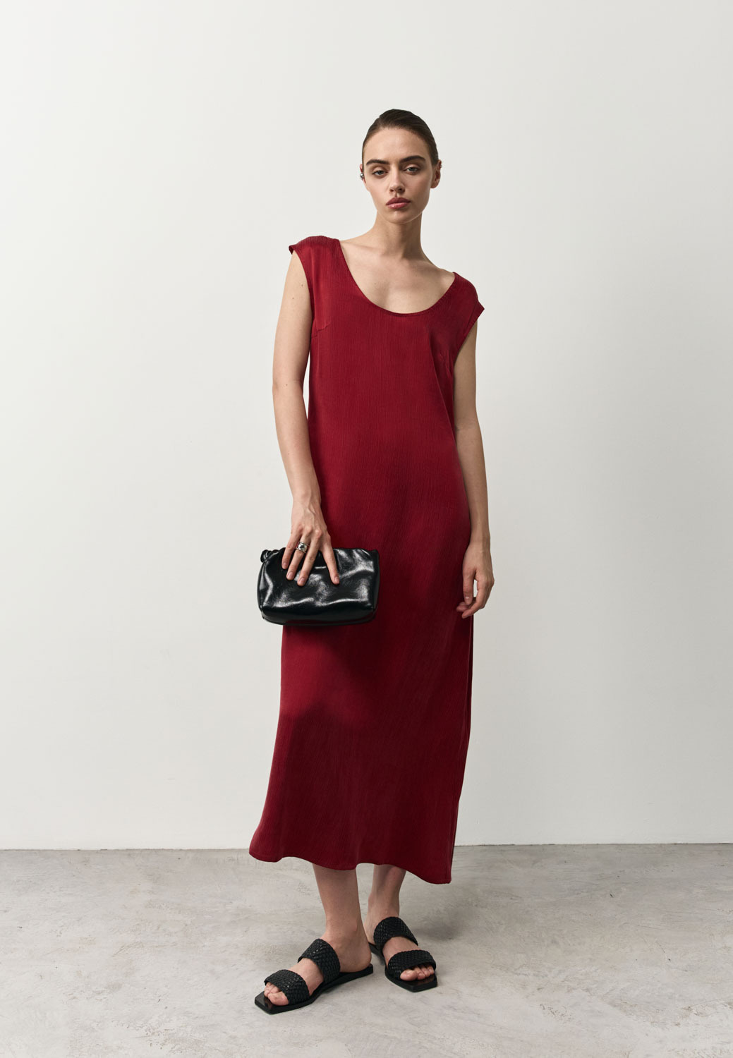 

Платье Марика с глубоким вырезом, Красный