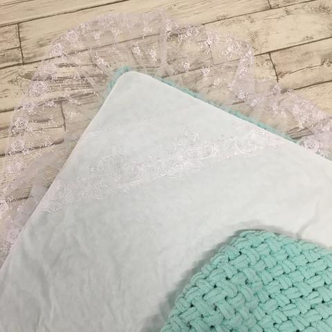 Плед-одеяло вязаный на выписку с кружевным уголком