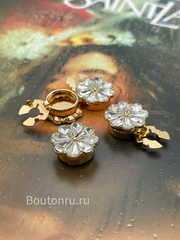 Накладки на пуговицы золотистые в форме цветка со стразами (клипсы)