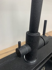 Смеситель для кухни с выходом для питьевой воды цвет черный Accoona A5179-4F