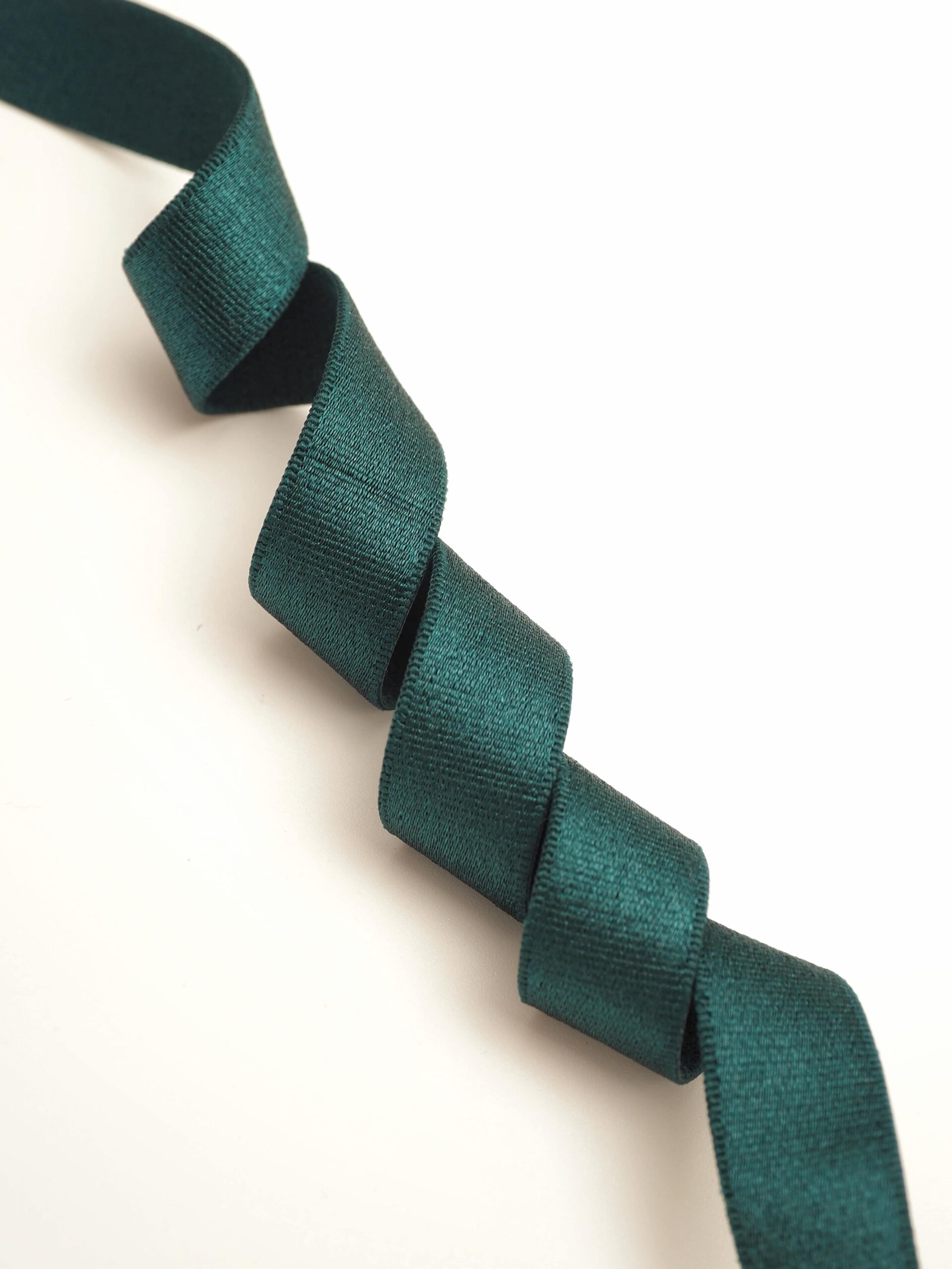 Резинка бретелечная изумруд глянцевая ширина 15 мм