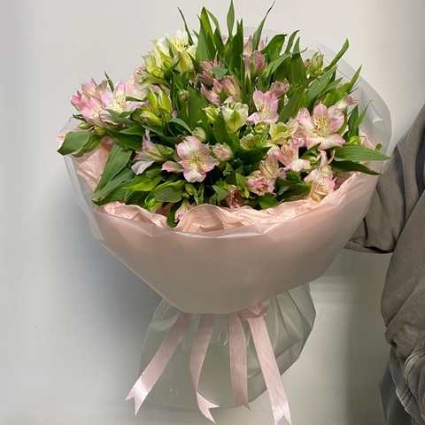 Букет из 15 альстромерии