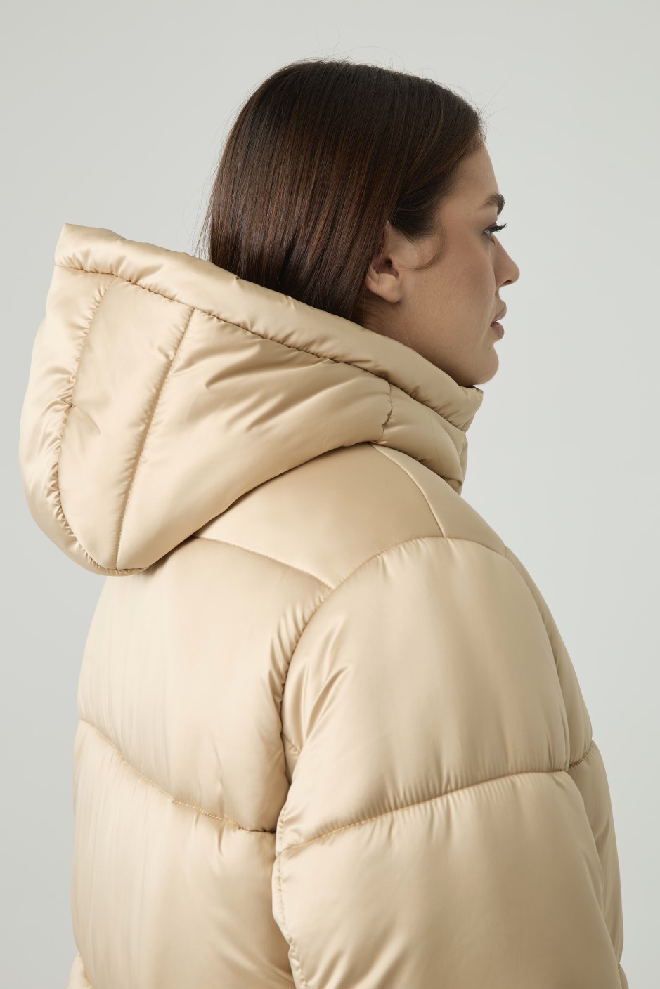 Пуховик длинный стеганый, золотой