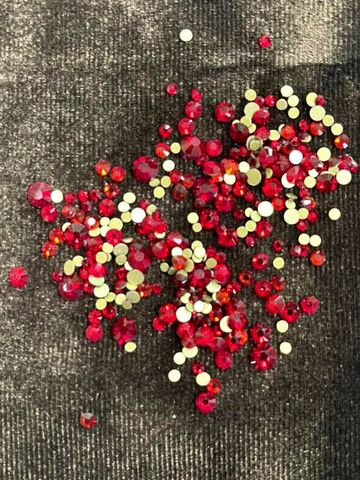 Стеклянные стразы  (размер микс) 1140шт, цвет бордо