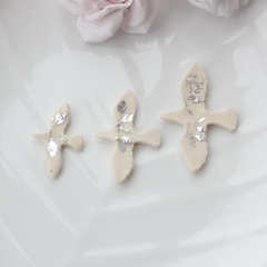 Подвеска Птица голубь, белый с серебром, M 41*27 мм, S054