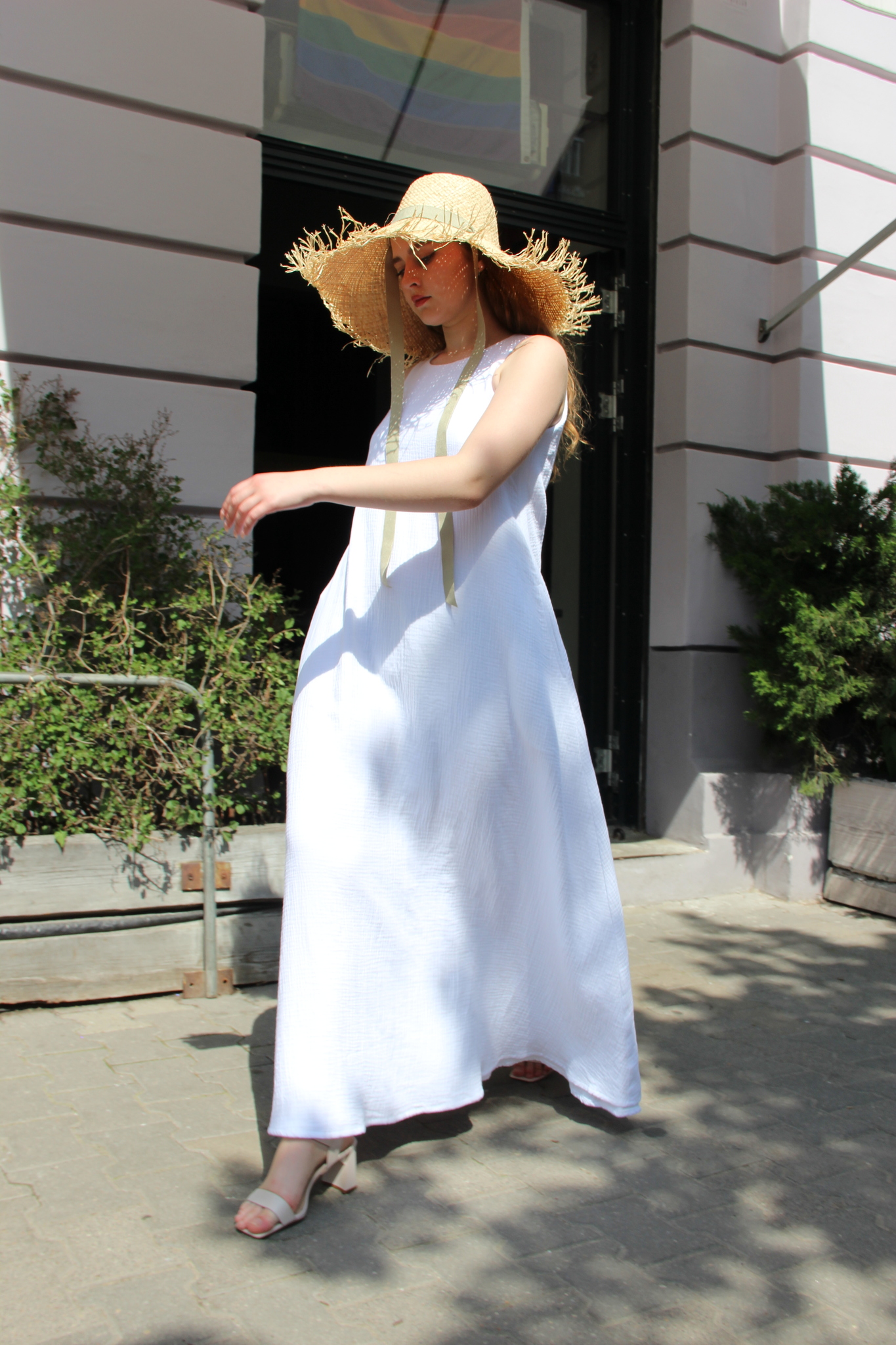 Платье летнее, базовое из муслина, с боковыми карманами, длина макси, белый