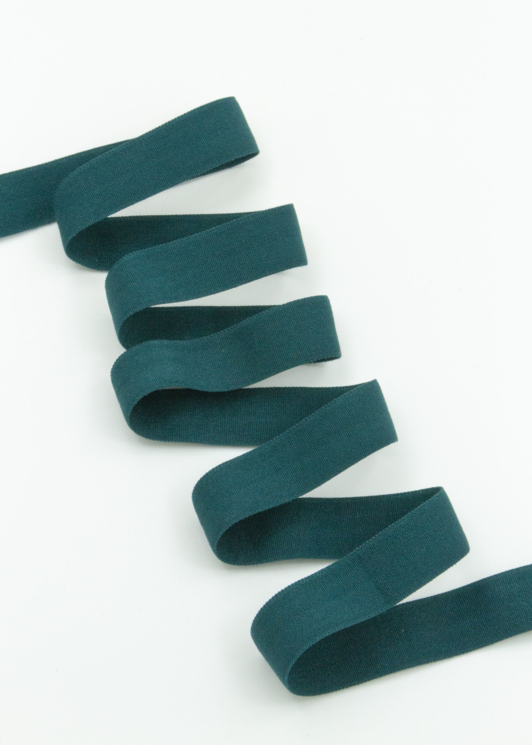 Бейка эластичная изумруд матовая ширина 15 мм