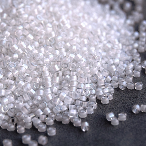 DB-0066 Бисер цилиндрический Миюки делика 11/0 Полупрозрачный окрашен изнутри /Miyuki delica 11/0 Whater Lined AB Crystal