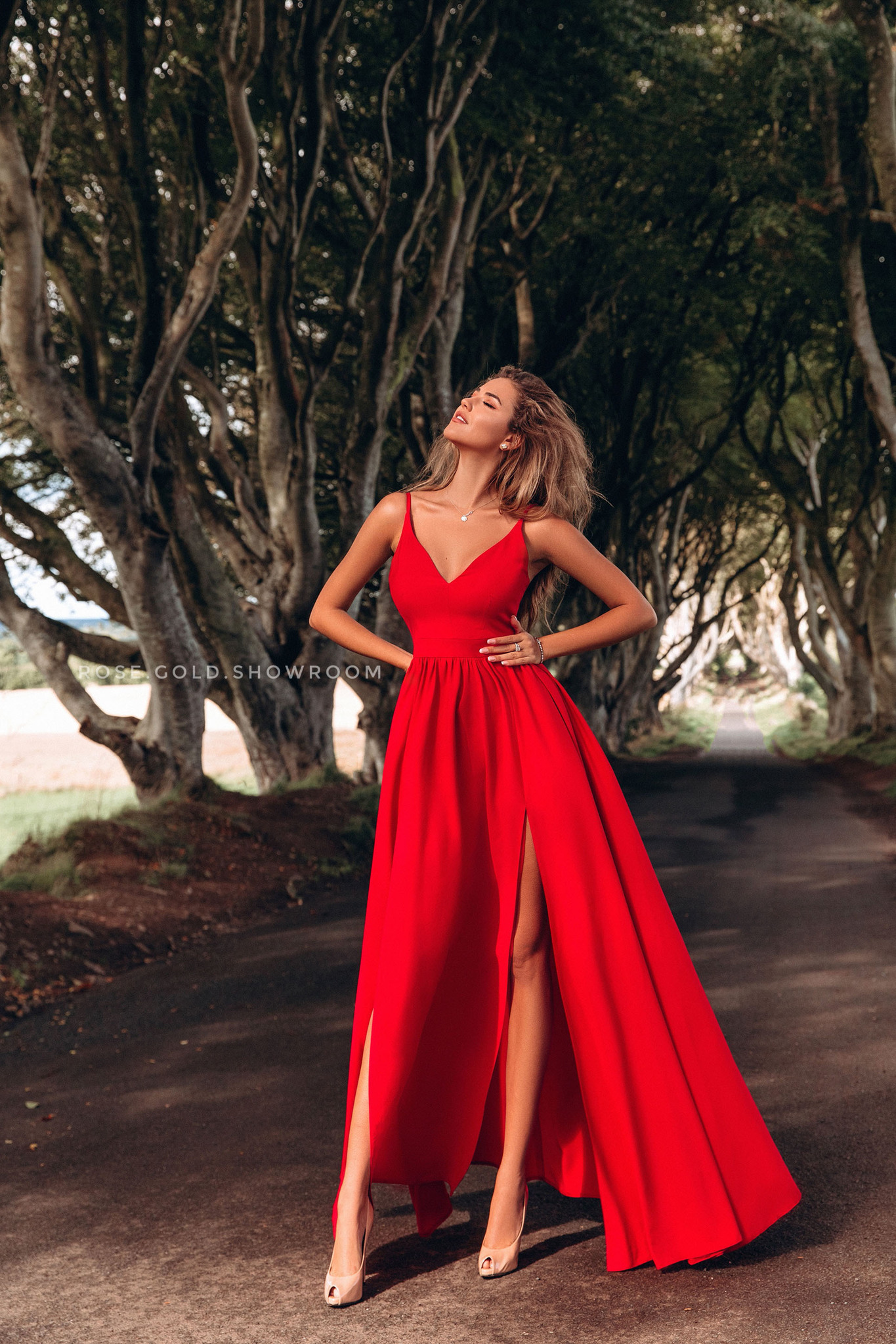 Длинное красное летнее платье