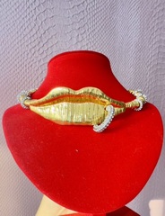 84588-kole-choker-lips-v-stile-schiaparelli