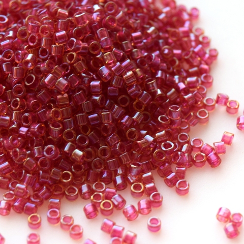 DBM-0062 Бисер цилиндрический Миюки делика 10/0 /Miyuki delica 10/0 Lined Light Cranberry AB