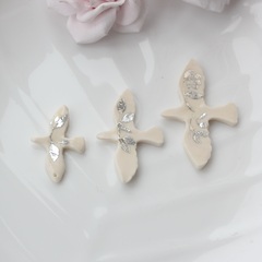 Подвеска Птица голубь, белый с серебром, M 41*27 мм, S054