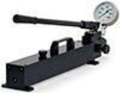 Насос ручной гидравлический НРГ 2800-2.2 (2800бар, 2.2л, рукав 2м), с манометром, двухступенчатый